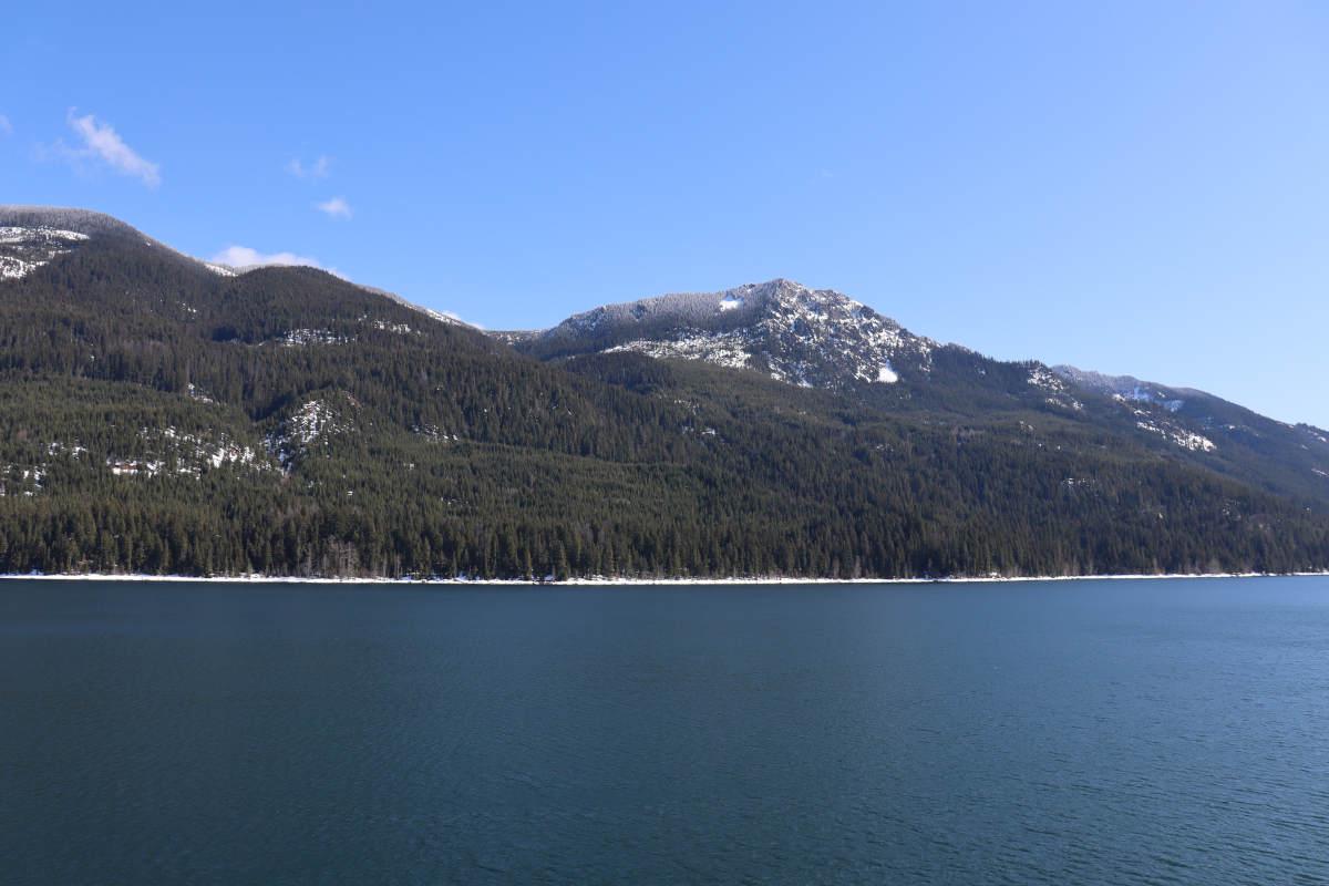 A big unfrozen section of the lake.