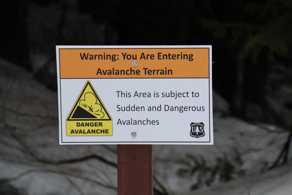 A sign warning that you are entering avalanche terrain.