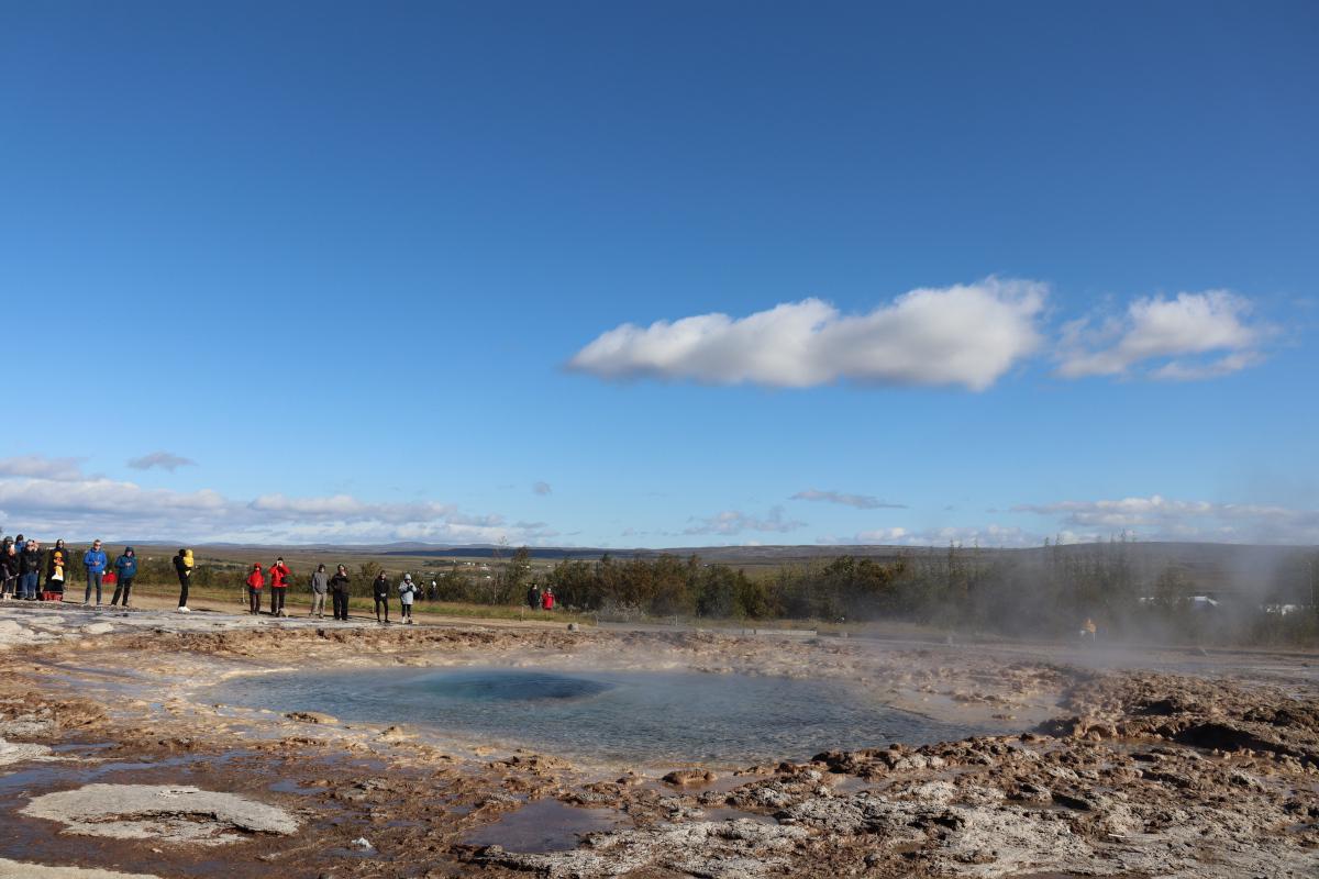 Photo of Strokkur geyser erupting (1/9).