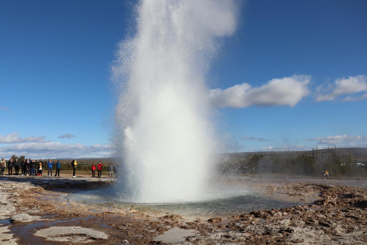 Photo of Strokkur geyser erupting (8/9).