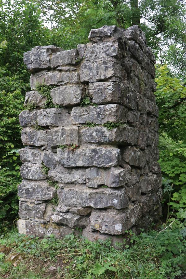 A square pillar about 3 meters high, form of roughly hewn stone bricks.