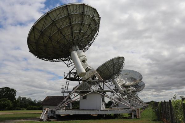 Four large dishes on a large track.