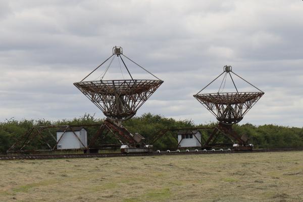 Two slightly smaller parabolic receivers on a very wide track (exact diameter is unknown).