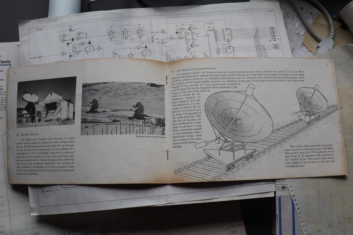 A black and white diagram of some track mounted dishes and some text.